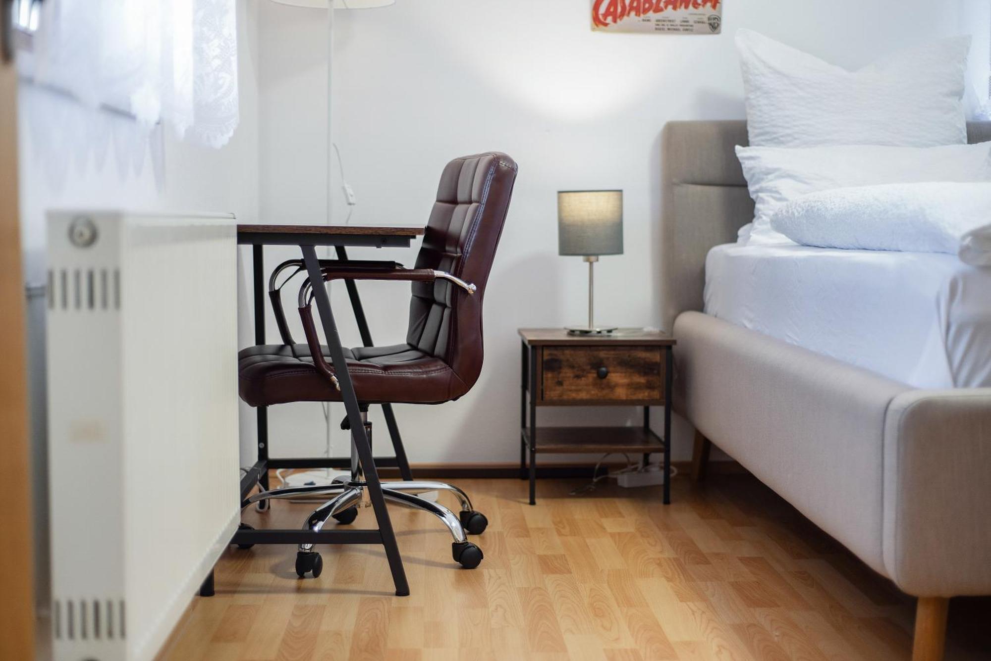 Fewo-Lavees Moderne Zentrale Fewo Nahe Omv Wacker Kliniken Burg -Eigener Eingang-Schluesselloser Check In 布格豪森 外观 照片