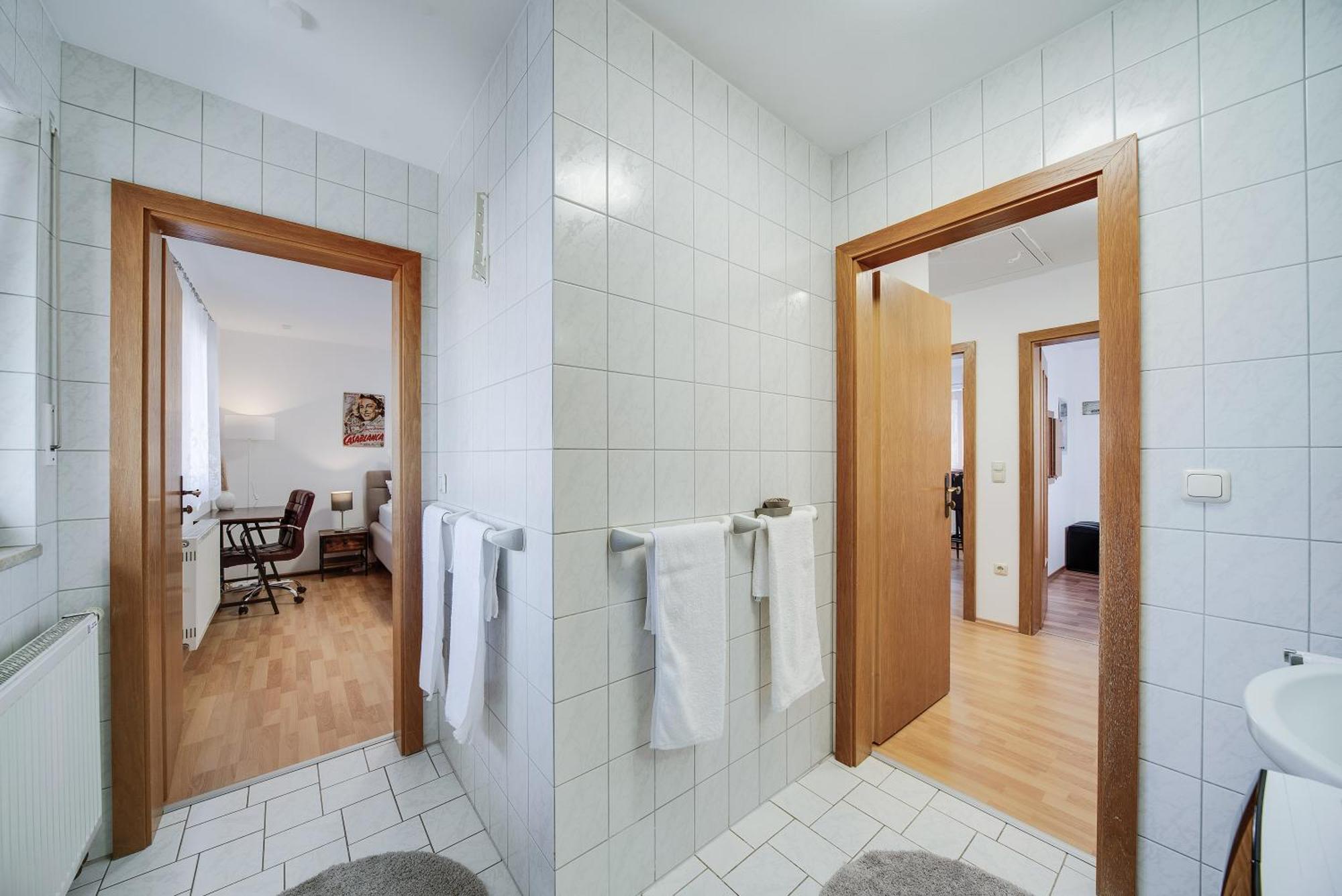 Fewo-Lavees Moderne Zentrale Fewo Nahe Omv Wacker Kliniken Burg -Eigener Eingang-Schluesselloser Check In 布格豪森 外观 照片